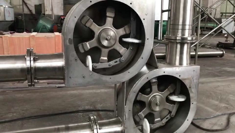 管鏈輸送機主要用于精細化工、農藥礦石、建筑材料、食品工業(yè),食品添加劑等